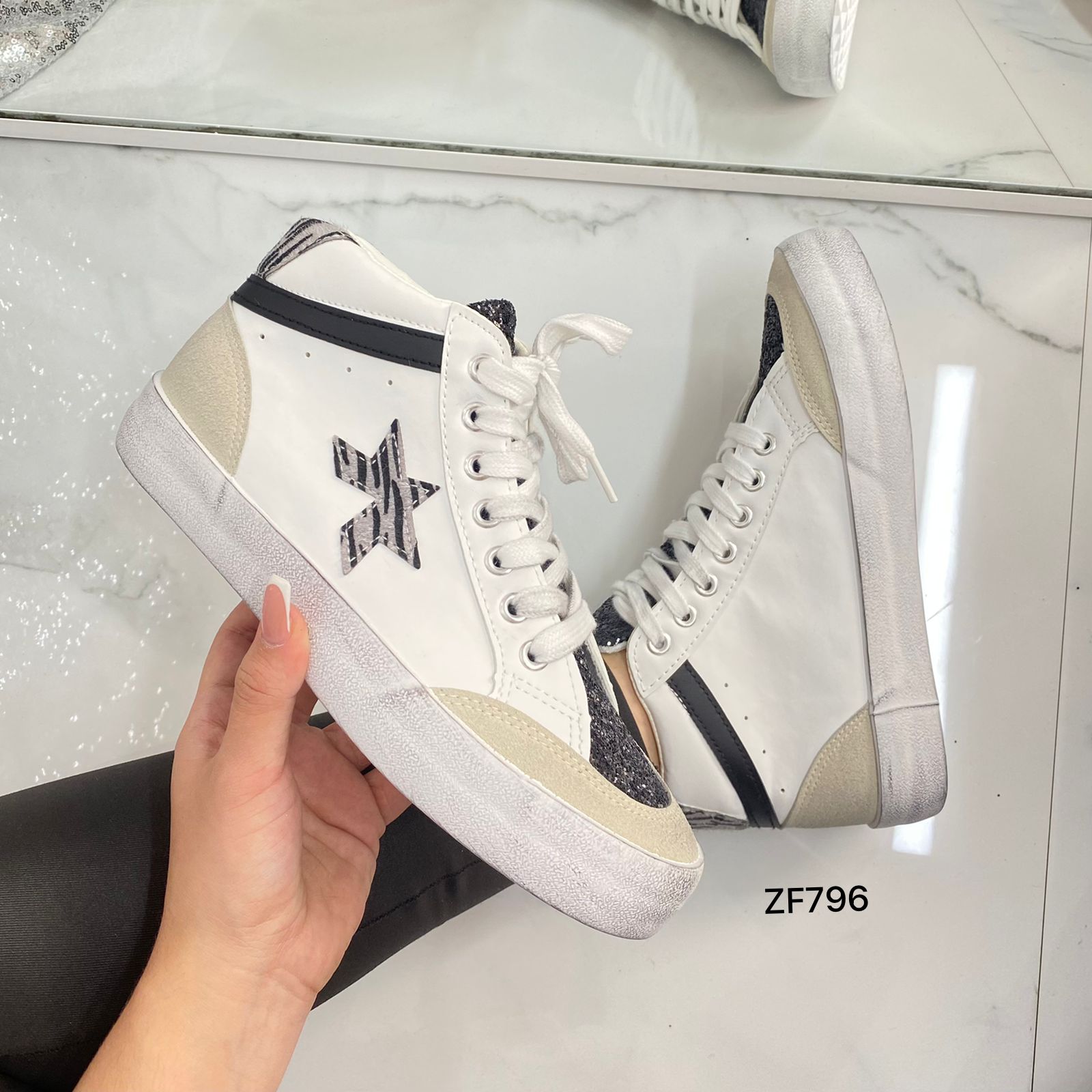 Tenis blanco apliques negros brillantes suela 2cm 1201 C-67